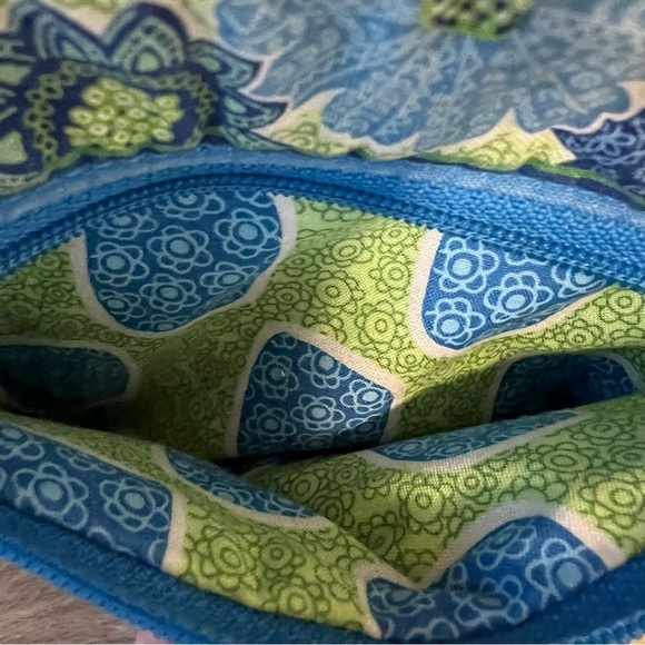 VERA BRADLEY Doodle Daisy Little Flap Hipster Green Blue Floral 2011 Crossbody - Picture 4 of 17